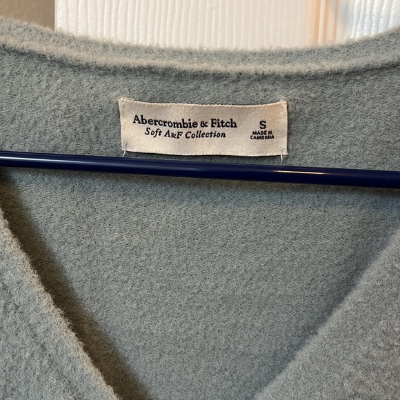 Abercrombie DreamLush Slim Short Cardigan in light blue - Picture 2 of 4